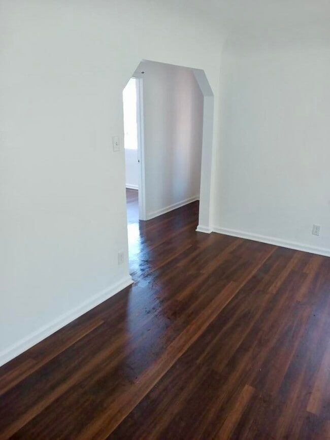 Photo - 647 W 112th St