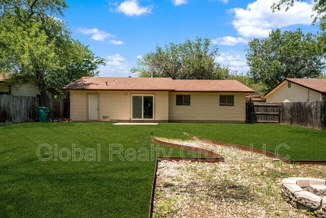 Photo - 517 Oak Dr