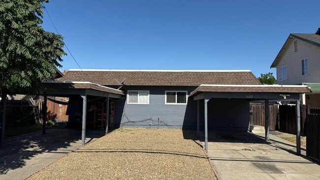 Building Photo - Pittsburg Beautiful fully updated unit, 2 bedroom, 1 bath, luxury vinyl flooring, quartz counters...
