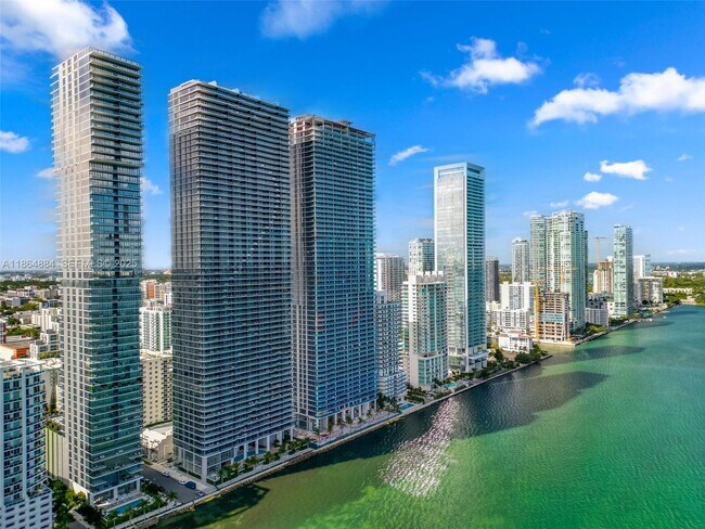 Building Photo - 700 NE 24th St Unit 3206