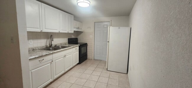 Photo - 5320 Pine St