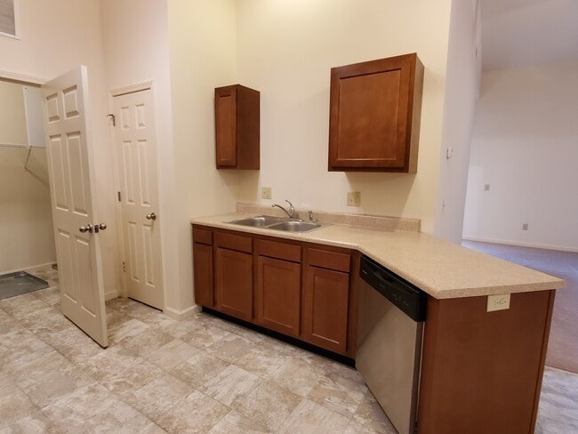 Photo - Eureka On The Park (formerly 5th Street Aprs.