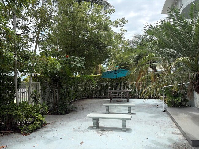 900 Jefferson Ave Unit 2