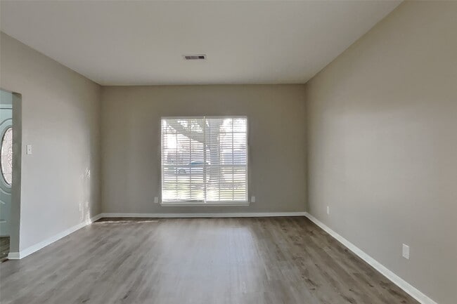 Photo - 21338 Wildcroft Dr