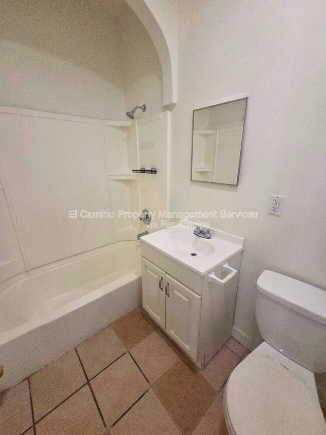 Photo - 336 W 9th St