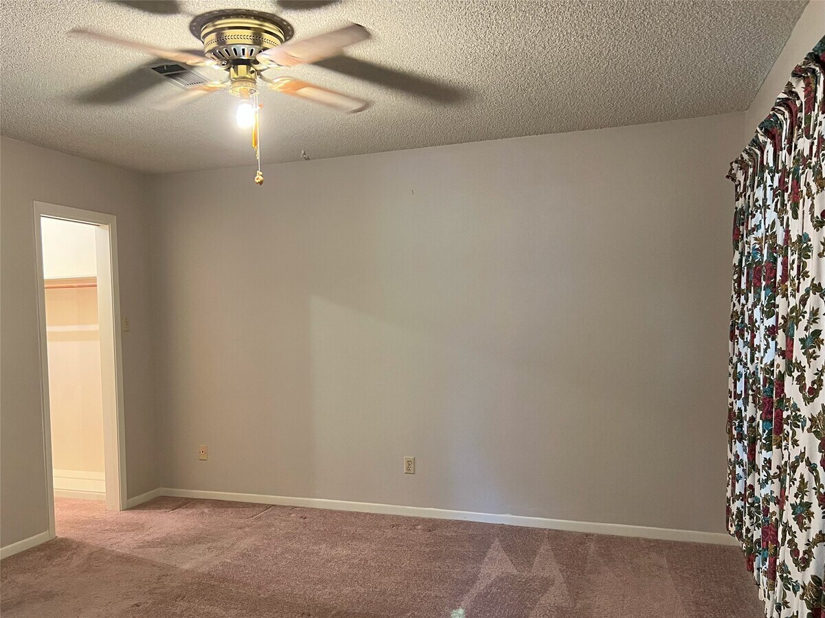 Photo - 401 Oakhill Dr