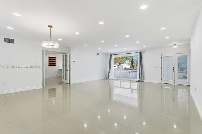 Photo - 1400 E Hawthorne Cir