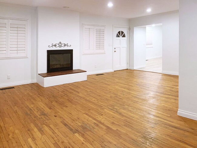 Photo - 4BD 2 BA on Dorothy Way! (Lease out, pendi...