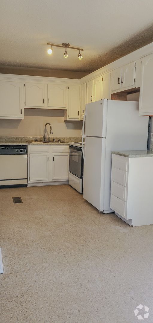 Building Photo - Oakhill Unit Upstairs Rental