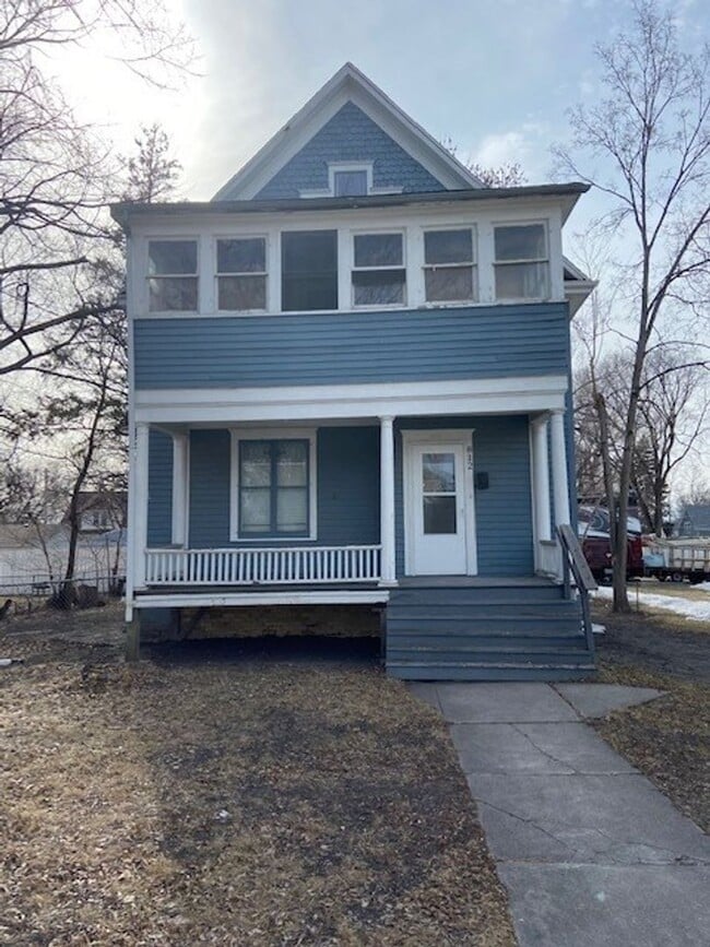 Charming 4 Bedroom 2 Bath House - Charming 4 Bedroom 2 Bath House