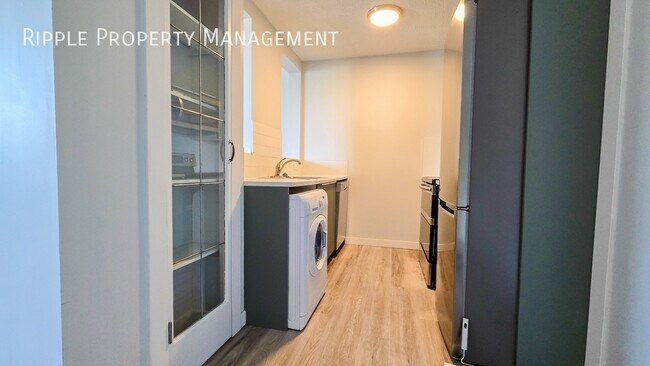 Photo - Modern 1 Beds, 1 Baths Apartment/Condo | No Pets Allowed Unit 305