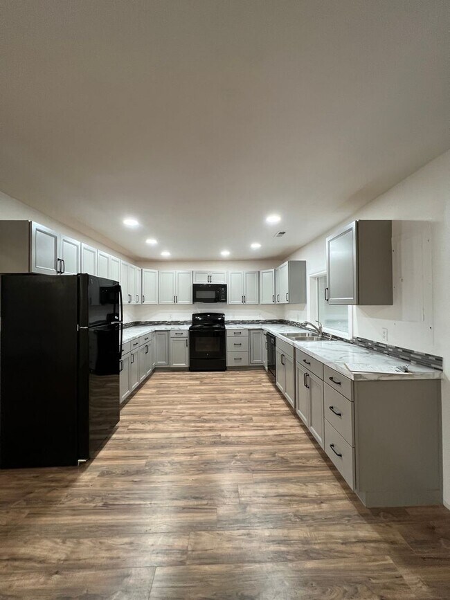 Photo - Newly Remodeled Home With River View!