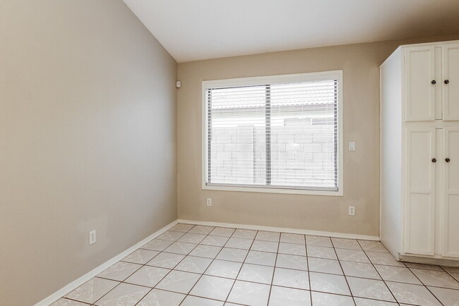 Photo - 12367 W Monroe St