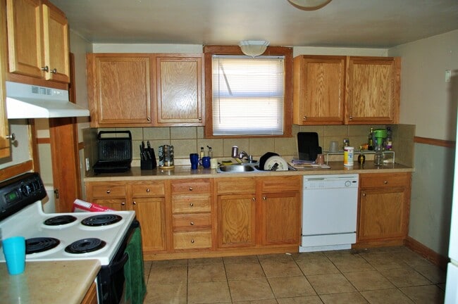 Photo - Gorgeous 3 Bedroom - 1-1/2 bath House in Prime St. Paul neighborhood