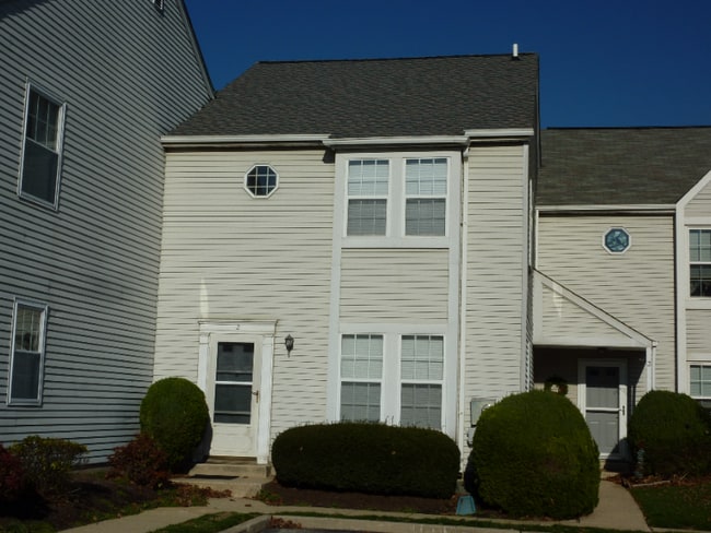 Building Photo - 2 Maple Dr Rental