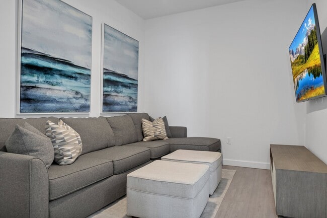 Building Photo - 348 Famagusta Dr