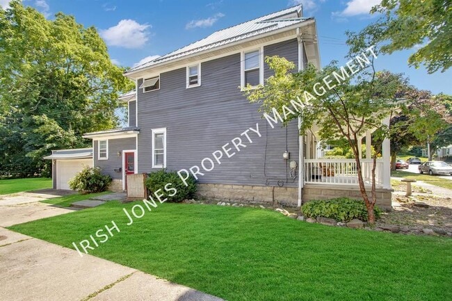 Photo - 172 Main St