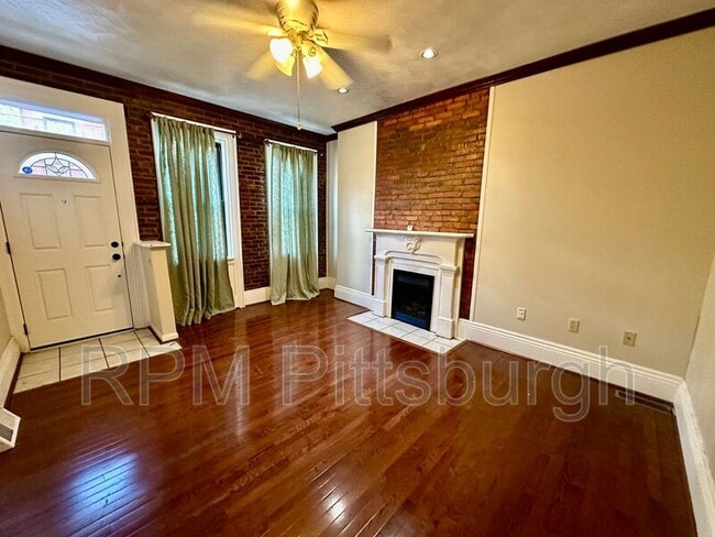 Photo - 2118 Sidney St