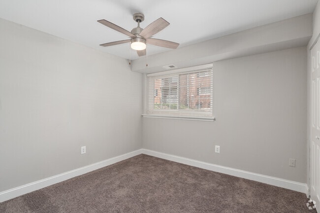 2BR, 2BA - 953SF - Bedroom