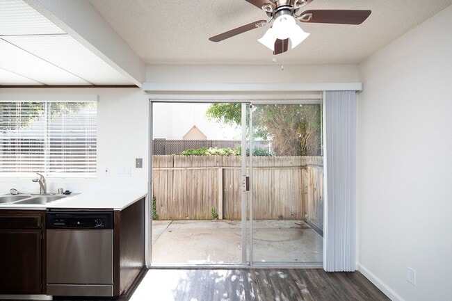 Photo - *MOVE-IN SPECIAL* Large One Bedroom in Gat... Unit 3B