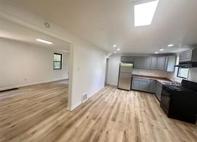 Photo - 10318 Lindberg Ave