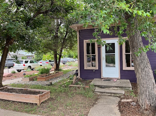 Side yard with vegetable box - 1840 Spruce St