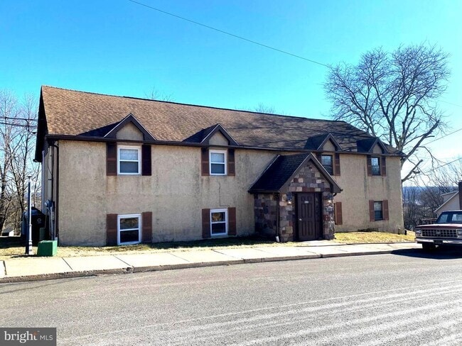 Building Photo - 205 Ridge Ave Unit B Rental