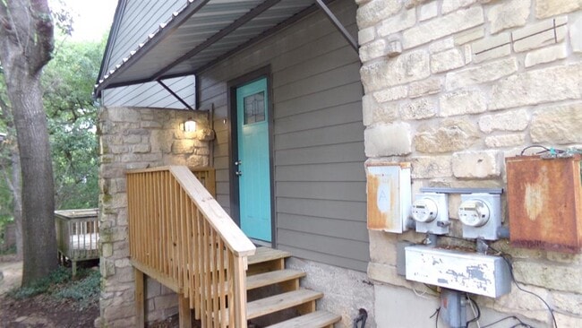 Photo - 1606 Waterloo Tr