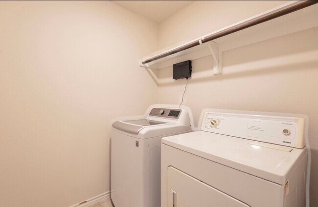 Photo - 511 Windrow Dr