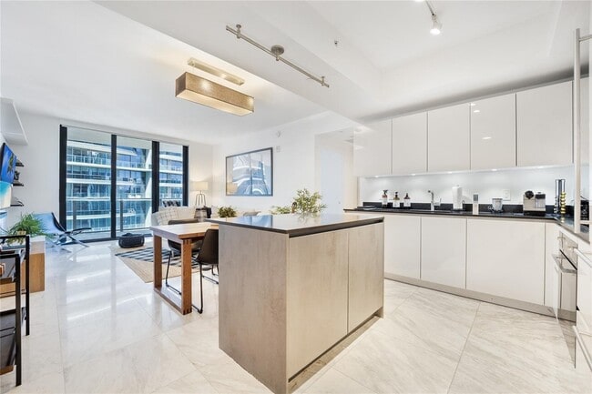 Building Photo - 1010 Brickell Ave Unit 2907