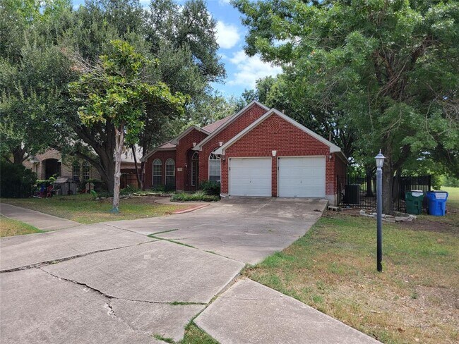 Photo - 105 W Oxford Dr