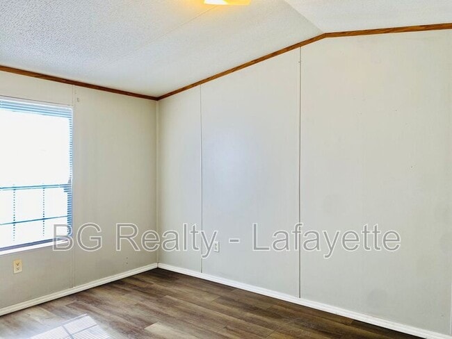 Photo - 280 Par Rd 1-393