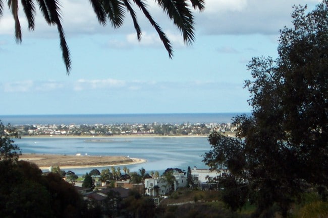 Beautiful Views - Villa Pacific Apartments *$500.00 off *
