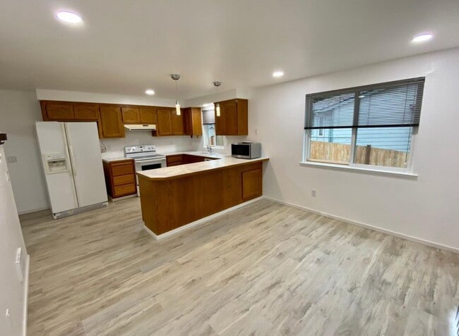 Photo - 10732 20th Pl W