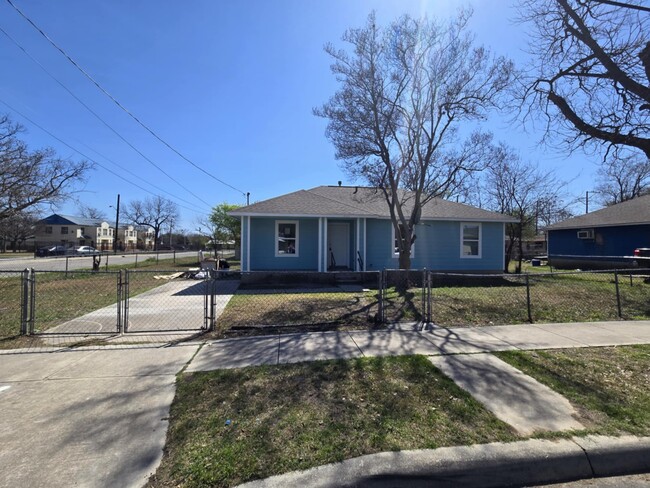 Photo - 1410 Colima St