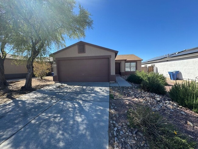 Building Photo - 3 Bedroom - 2 Bath - 1300 Sq. Ft. Home - Tucson