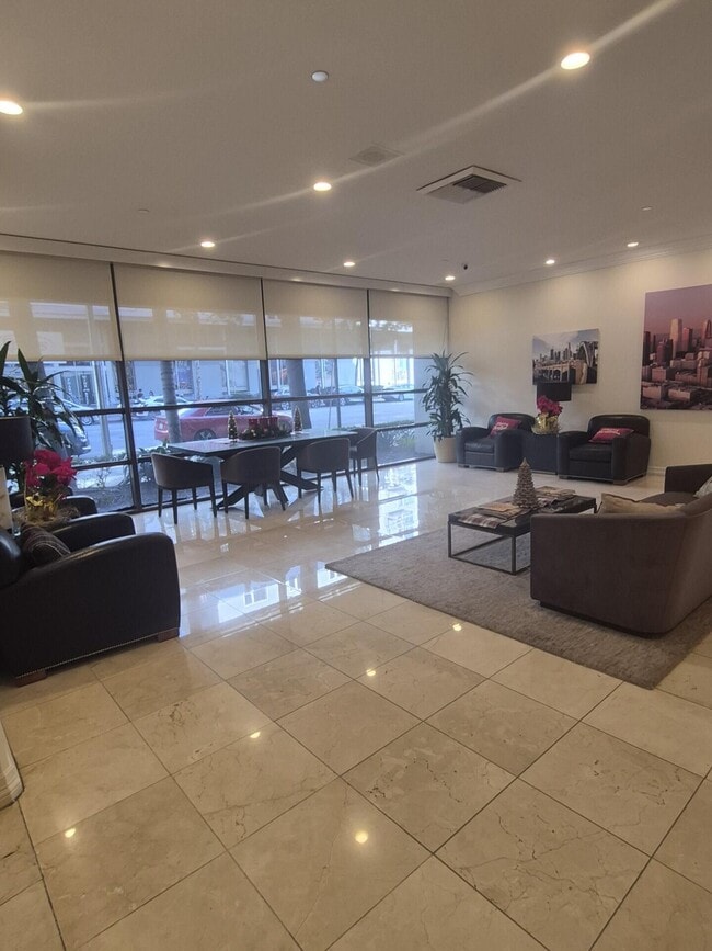 Photo - 600 W 9th St Unidad 1101