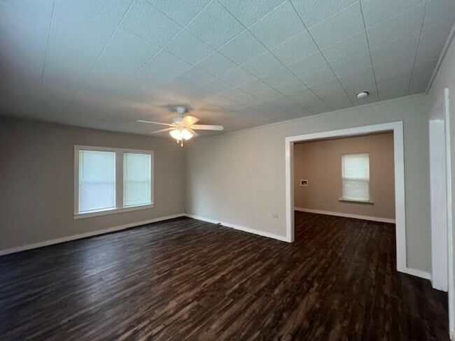 2209 Homan Ave