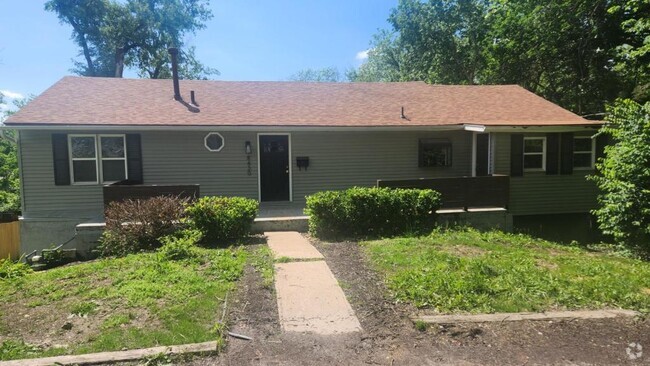 Building Photo - 8430 Oak St Rental