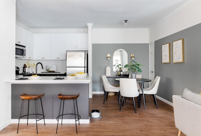 Newly renovated, chef-inspired kitchens with granite countertops - Alister Oak Hill