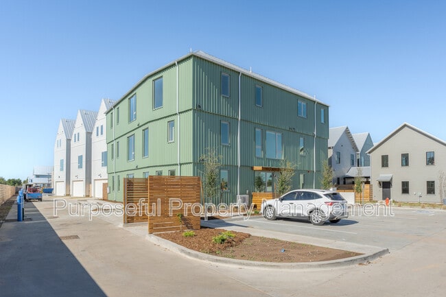 Photo - 934 Hangar Dr