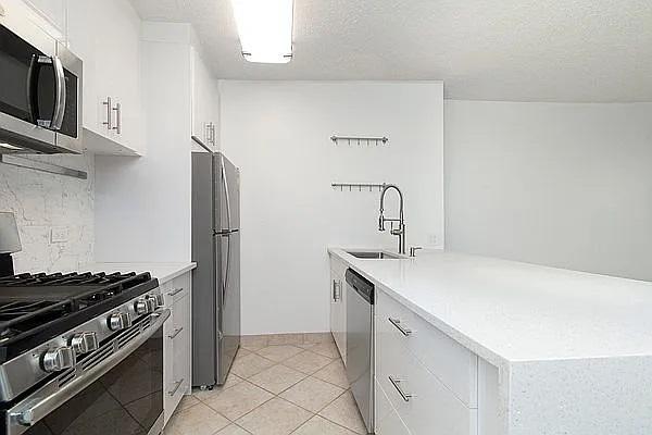 Photo - 62-54 97th Pl