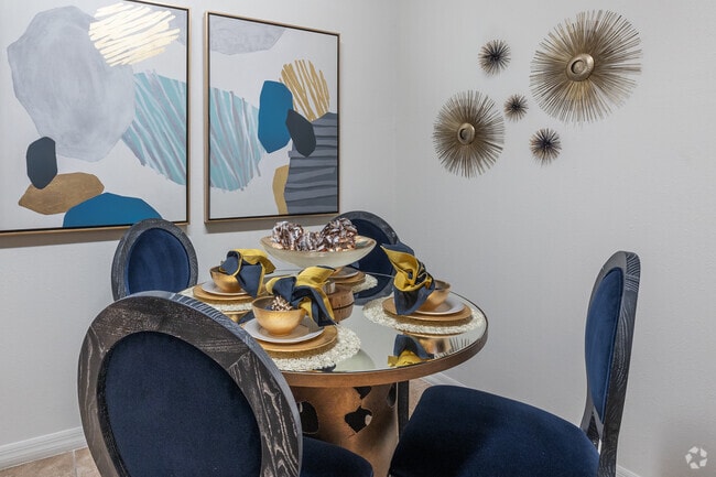 2BR, 2BA Sunroom - 1,035SF - Dining Room