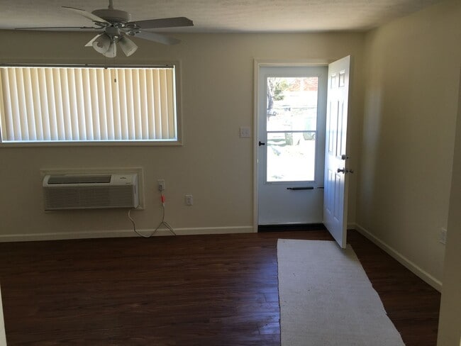 Photo - Lakeview Drive Bell 2503-2507 (Tri-plex) Unidad 2503 L