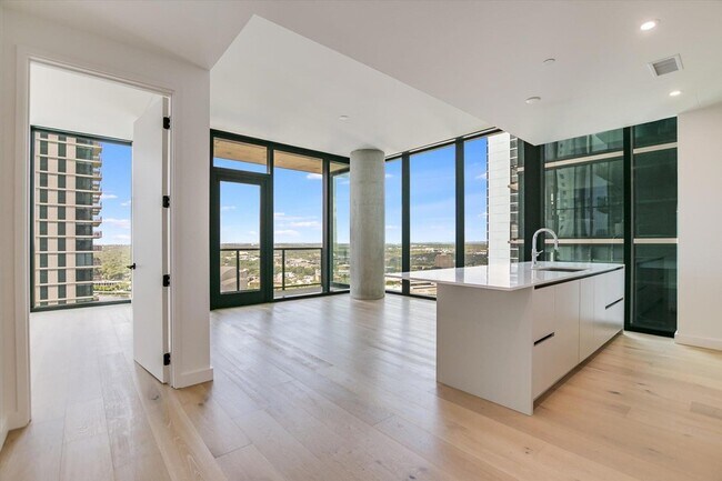 Building Photo - 610 Davis St Unit 2505