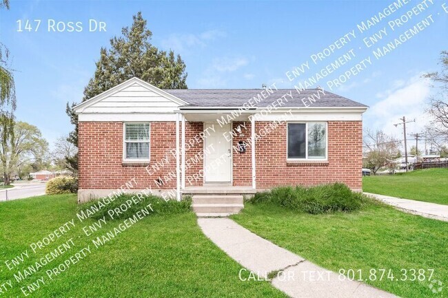 Building Photo - Spacious 4 Bed, 2 Bath Pet-Friendly Home w...