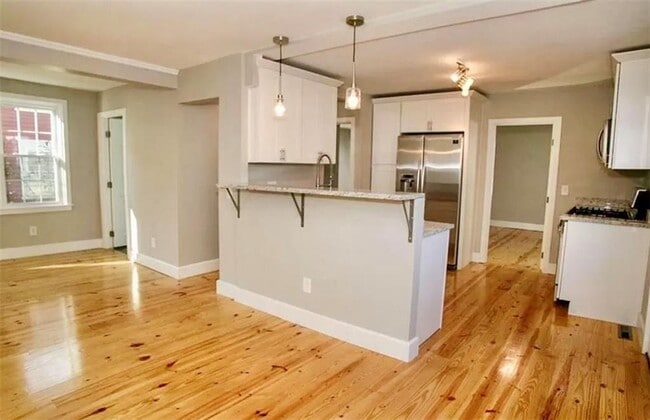 Building Photo - 74 Warner St Unit 1 Rental