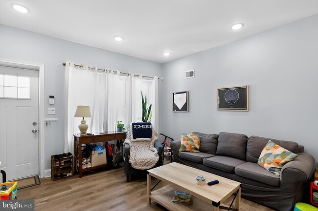 2009 S Opal St