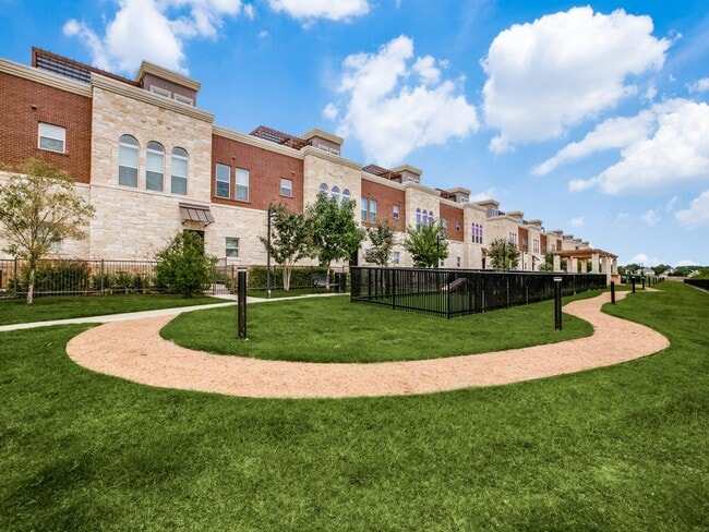 Photo - Capitol at Stonebriar