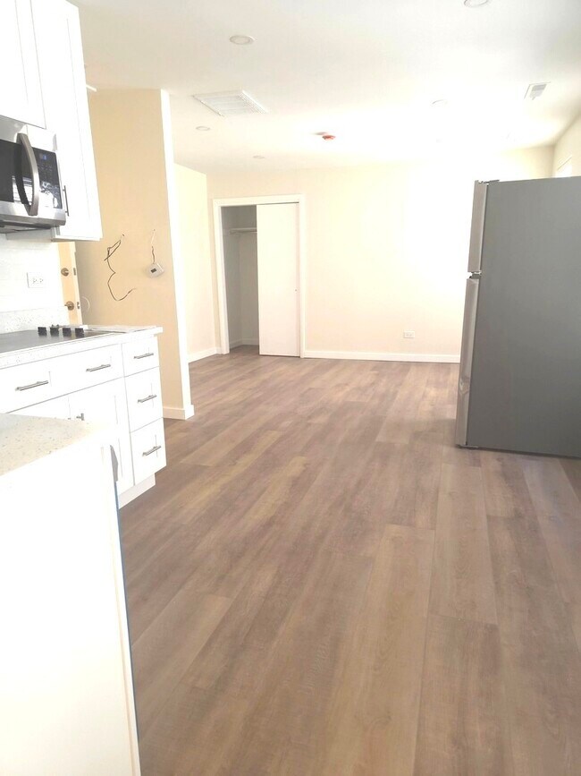 Photo - 607 N Wells St